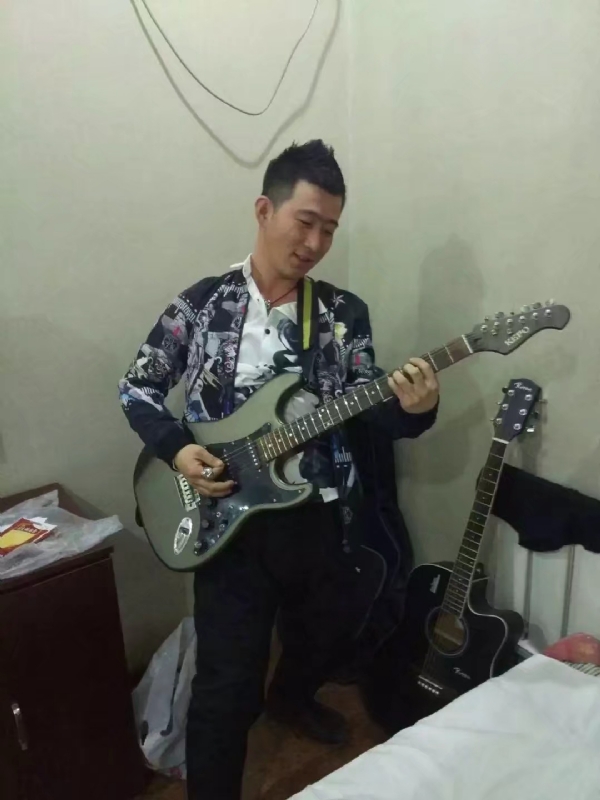 小吉他的第一张照片--吉林中老年相亲网